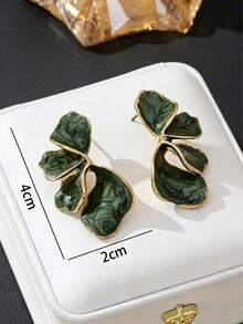 1 Pair Vintage Green Novelty Lively Pleated Asymmetrical Leaf-Shaped Women's Stud Earrings - Green - View 6