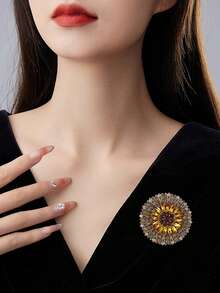 1pc Exaggerated Sunflower Brooch, Luxury Elegant Design Pin Clothing Accessory Corsage - Gold - View 1