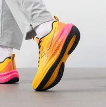 XTEP Road Running Pioneer 2.0 新款抓地耐磨輕量透氣緩震回彈男士戶外跑步鞋 - 橙黃色 - 查看 7