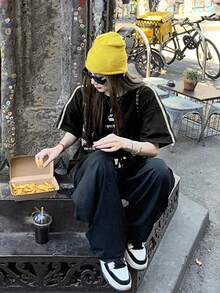 女款寬鬆條紋對比色字母印花短袖T恤，百搭休閒夏季上衣 - 黑與白 - 查看 4