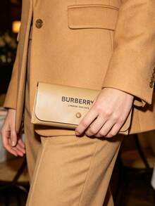 1pc Burberry Hard Artificial Leather Eyeglass Case, Fashion Eyeglass Case With Cleaning Cloth Gift Box Set - Khaki - View 3