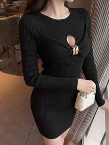 Gaun Bodycon Rajut Bertekstur Seksi Baru Musim Semi/Panas 2026, Gaun Midi Lengan Panjang Pas Badan dengan Detail Twist Cutout dan Gesper Logam - Hitam - View 4