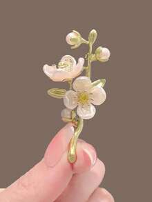 1pc Peach Blossom Brooch, Elegant Exquisite Creative High-End Brooch, Versatile Accessory For Women's Clothing - White - View 3