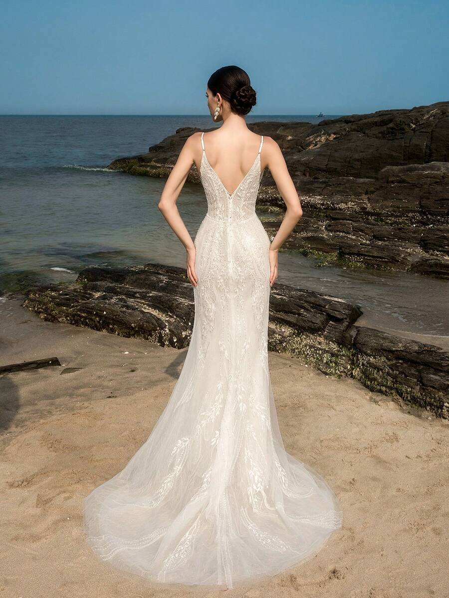 Gaun Pengantin Duyung Minimalis Kasual Tanpa Punggung dengan Tali Bahu Tipis dan Leher V Dalam, Warna Putih, dari HEARBOBO.