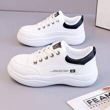 Women Soccer Shoes - Q820 White - View 4