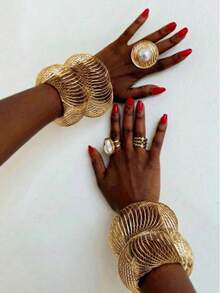1pc Fashionable Exaggerated Spring Expandable Bracelet, Hollow Metal Cuff Bracelet, Party Accessory - Gold - View 8