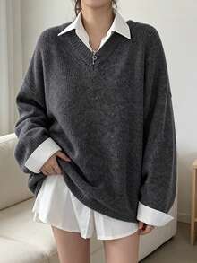 Women's Solid Colored V-Neck Oversized Sweater With Graphic Print And Drop Shoulder - Grey - View 2