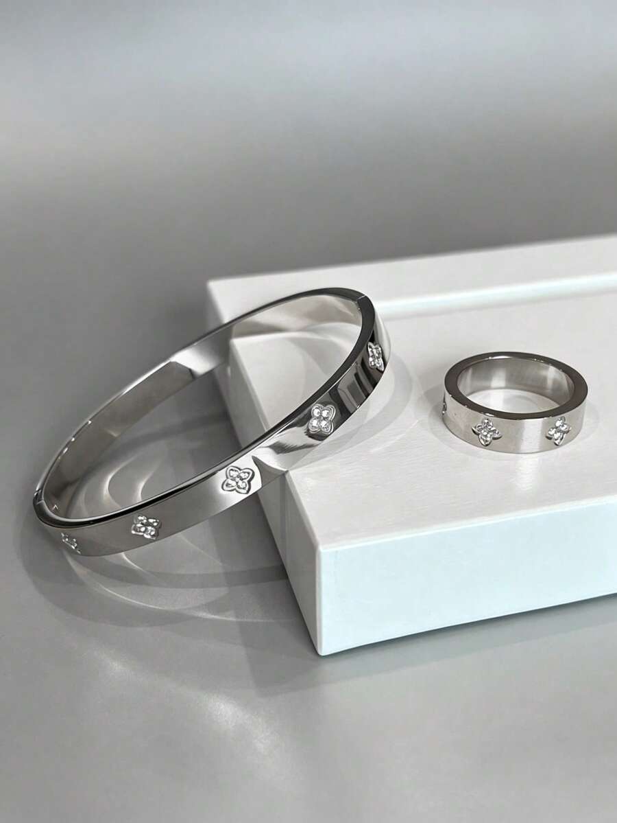 Bộ 1/2 chiếc vòng tay và nhẫn hình cỏ bốn lá mạ vàng 18K bằng thép không gỉ, đính đá quý, phụ kiện trang sức cưới cao cấp.