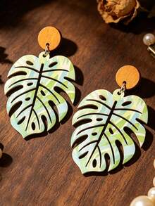 1 Pair Vintage Contrast Color Wooden Leaf Earrings, Fresh Green Gradient Hollow Leaf Design, Summer Vacation Outfit Accessories - Green - View 2