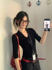 性感少女风黑色V领中袖T恤，女士夏季新款修身百搭休闲上衣，舒适常规肩部设计 - 女士夏季T恤 - 黑色 - 查看 12