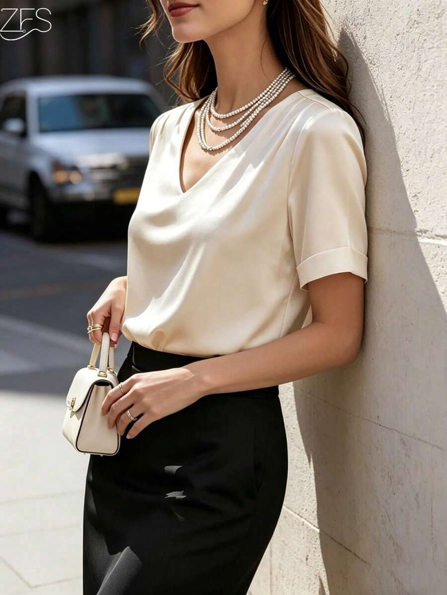 1件女士纯色缎面V领短袖T恤衬衫,优雅时尚,适合日常、办公、居家、约会、春夏休闲穿着。 - 香檳色 - 查看 1