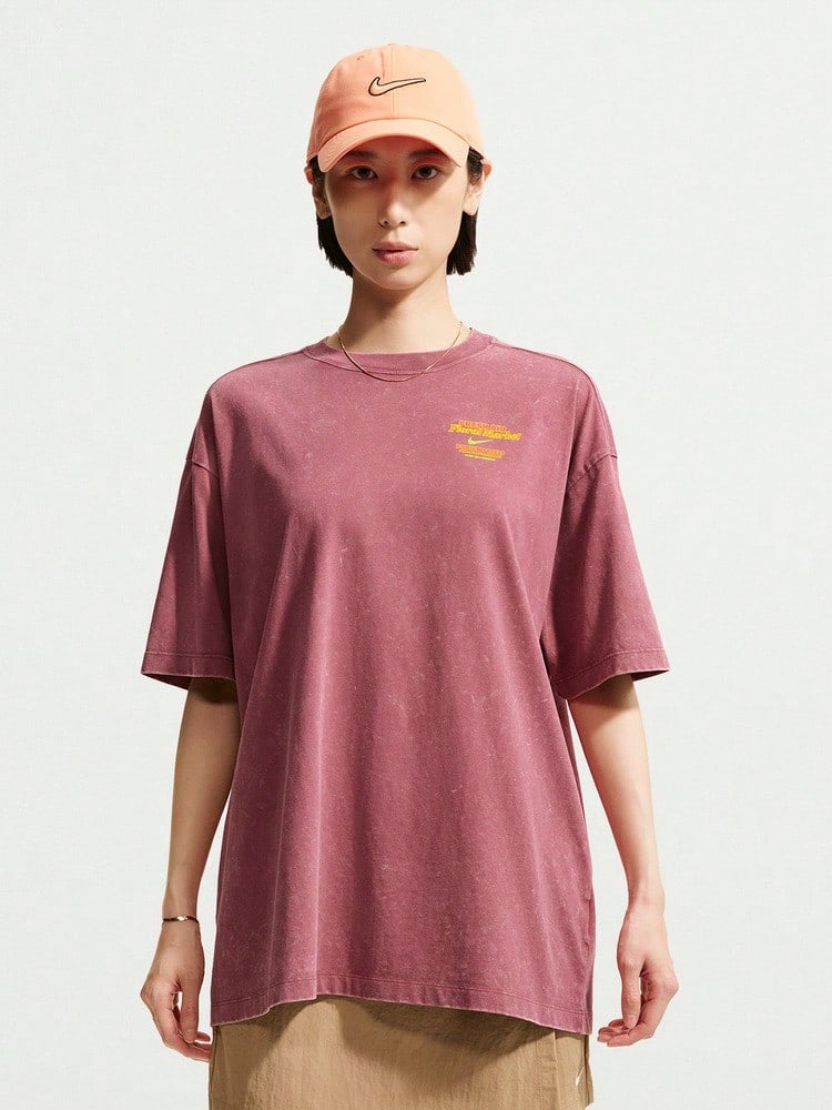 Nike Women's AS W NSW NK CLSC OS TEE FLWMKT Short Sleeve Knit Collarless T-Shirt TIV5498-654 - Red - View 1