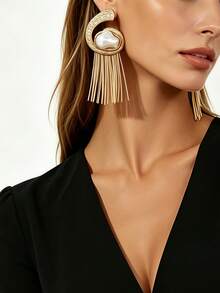 1 Pair Women's European & American Vintage Style Gold-Plated C-Shaped Hoop Earrings With White Faux Baroque Pearl And Long Tassel, Exaggerated Slimming Design, Versatile For Commute, Date, Party, Evening Gala And Daily Wear, Elegant Elegant - Golden Yellow+White - View 1