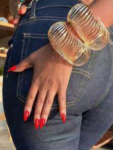 1pc Fashionable Exaggerated Spring Expandable Bracelet, Hollow Metal Cuff Bracelet, Party Accessory - Gold - View 2