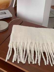 1件女款秋冬新款毛絨流蘇圍巾，保暖舒適，大尺寸披肩，防風保暖，適合戶外旅行，簡約百搭，日常穿搭理想選擇 - 白色 - 查看 6