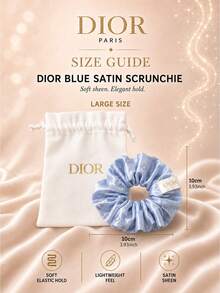 Dior 藍色緞面大腸圈髮圈 10cm/8cm，柔軟緞面附品牌 Logo 印花，彈性髮圈，適合日常髮型造型與禮盒贈禮 - 藍色 - 查看 10
