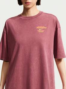 Nike Women's AS W NSW NK CLSC OS TEE FLWMKT Short Sleeve Knit Collarless T-Shirt TIV5498-654 - Red - View 3