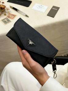 Prada 黑色皮革眼鏡盒 | 奢華三角標誌時尚眼鏡包附鑰匙圈，眼鏡保護與收納，中性設計師配件，完美禮物 - 黑色 - 查看 4