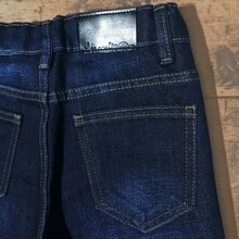 CHUEKITOS. Pantalón de mezclilla para niño corte vaquero, deslavado y con bigotes, con ajustador en la cintura - Azul - Ver 4