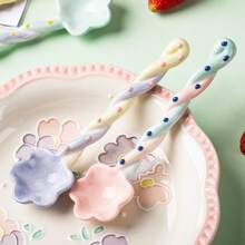 1SET Candy Color Cute Long Handle Ceramic Spoon, Cartoon Dessert Spoon, Hand-Painted Ice Cream Spoon, Asymmetrical Twisted Handle, Colorful Kitchen Utensils, Suitable For Stirring, Serving And Entertaining, Yogurt Spoon - View 5