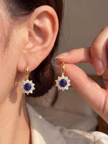 1 Pair Vintage Deep Blue Sapphire Zirconia Sunflower Halo Diamond Clip-On Earrings, Suitable For Women's Wedding, Evening Party And Formal Occasions - Sunflower - View 2