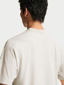 Nike Kaos Rajut Lengan Pendek Tanpa Kerah Pria AS M NK DF 24.7 IS LGT SS TOP TIQ8274-104 - Krem - View 5