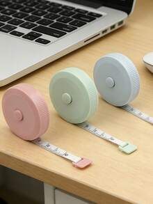 3 pièces Mètre ruban automatique rétractable mignon mini, ruban de mesure souple et flexible, règle flexible pour le corps et la couture, convient pour la perte de poids, la mesure corporelle médicale, la couture, l'artisanat de tailleur. Longueur du mètre ruban 1,5m/60in, compact et portable, échelle double face, multifonctionnel pour la maison, les vêtements et la mesure de la taille - A - Voir 4