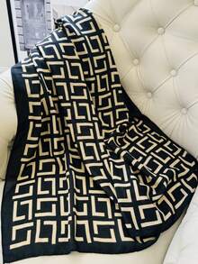 1 Buah Syal/Selendang Motif Geometris Sutra Imitasi - Hitam dan Putih - View 2