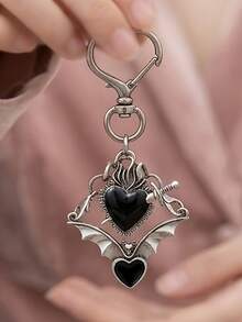1pc Arrow Through Heart Bat Keychain, Fashion Heart-Shaped Bat Key Ring, Gothic Style Fashion Bag Charm, Commemorative Gift For Friends And Family, Halloween Pendant - Multicolor - View 4