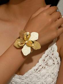 1件波希米亞度假風手工編織拉菲亞花朵開口可調節手鍊，適合女性日常、度假與派對穿著（手工製作，隨機編織款式） - 混卡色 - 查看 2
