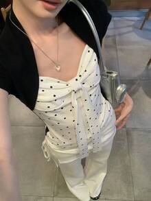 波點與黑色拼接 2 合 1 蝴蝶結 V 領短袖 T 恤，修身女款夏季上衣 - 黑與白 - 查看 2