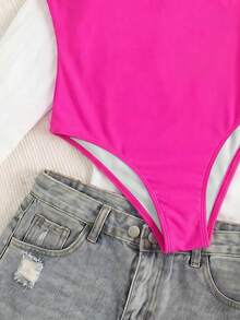 HOTTIE HABIT 女款對比飾邊平口連身泳衣，純黑色平口高衩單肩泳衣，優雅泳裝，適合夏季海灘度假 - 彩色 - 查看 6