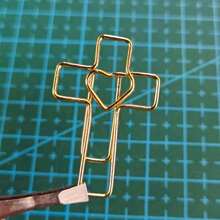 15/25pcs Heart Cross Shaped Paper Clips, Hollow Heart Cross Line Solid Color Metal Design, Cross Hollow Paper Clip Shape, Room Decor, Office Desk Accessories - Gold - View 4