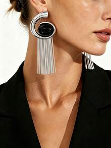 1 paire de boucles d'oreilles créoles en forme de C pour femmes, style vintage européen et américain, en alliage avec pierre en résine d'agate noire et long gland, design exagéré et affinant, polyvalent pour les trajets, les rendez-vous, les fêtes, les événements en soirée, le port quotidien, élégant et raffiné - argent + noir - Voir 3