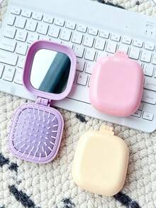 1 pièce Brosse à cheveux carrée pliable en plastique pastel kawaii avec miroir intégré, mini peigne de poche portable pour démêler les cheveux avec coussinet, accessoire de coiffure antistatique, indispensable pour les voyages, l'utilisation quotidienne, les rendez-vous, le camping, les activités de plein air et les vacances - Plusieurs styles - Voir 5