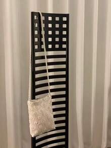 日韓風小眾設計 Ins 風花卉珠飾刺繡女款手機包，法式時尚百搭，優雅通勤、逛街、日常購物，單肩斜跨小包 - 白色 - 查看 7