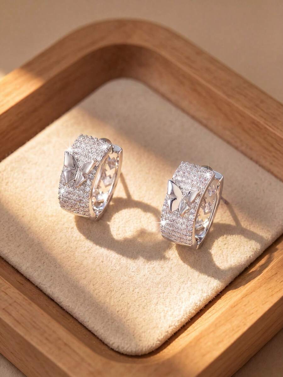 1 par de pendientes de botón de lujo elegantes y brillantes con circonita completa, diseño de mariposa 3D con detalle de circonita pavé completa, pendientes sofisticados para mujer adecuados para el uso diario, fiestas nocturnas y eventos - Mariposa - Ver 1