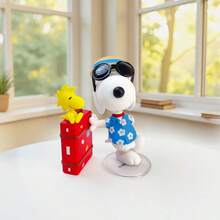 Miniso Snoopy Travel Buddy 鮮豔主題角色驚喜盒 時尚拋光 PVC 迷你雕像 房間擺飾 收藏紀念禮物 (1 件隨機發貨) - 彩色 - 查看 4