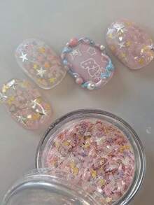1盒粉紫色全息星星美甲混色亮片，薄片不對稱雲母片附四角星與小花裝飾，細緻七彩極光偏光效果，細粉末質地、附著力佳且低粉塵，適用裸粉冰透漸層與貓眼裸色美甲DIY，打造溫柔甜美仙氣指尖氛圍，居家手工美甲與美甲沙龍裝飾材料 - 彩色 - 查看 2
