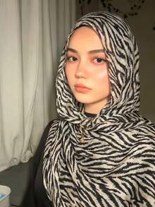 1pc Women's Bohemian Style Fashion Leopard Print Headscarf, Street Versatile Soft Breathable Scarf Windproof Shawl, Suitable For Daily Wear - Black and White - View 3