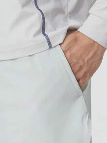 Under Armour 二合一競速跑步系列輕量化防磨內襯開衩透氣抽繩腰男士短褲 - 淺灰色 - 查看 11