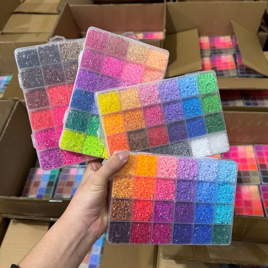 2.6mm迷你Perler珠子套組，264色鮮豔熔融珠含收納盒，DIY像素藝術手工材料，適用於像素創作、鑰匙圈與手工珠寶