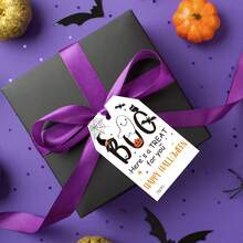 Etiquetas colgantes de Halloween con cuerda, etiquetas de papel de 3.3x2.1 pulgadas con fantasma y Feliz Halloween para embalaje de regalos, etiquetas negras de Boo para fiestas, adecuadas para bolsas de caramelos, recuerdos de fiesta, manualidades DIY - Etiquetas de Halloween con - Ver 5