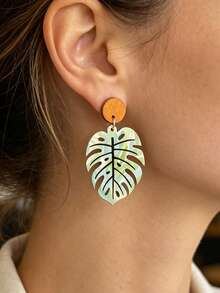 1 Pair Vintage Contrast Color Wooden Leaf Earrings, Fresh Green Gradient Hollow Leaf Design, Summer Vacation Outfit Accessories - Green - View 3