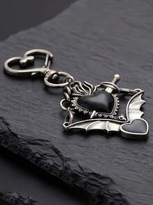 1pc Arrow Through Heart Bat Keychain, Fashion Heart-Shaped Bat Key Ring, Gothic Style Fashion Bag Charm, Commemorative Gift For Friends And Family, Halloween Pendant - Multicolor - View 6