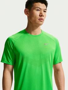 Nike Kaos Rajut Lengan Pendek Tanpa Kerah Pria AS M NK DFADV STRIDE SS TOP THV5204-329 - Hijau - View 3