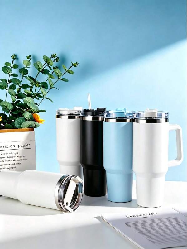 Garrafa de água de aço inoxidável com isolamento a vácuo de camada dupla de 1200ml, ideal para esportes ao ar livre e uso automotivo. Acompanha copo de grande capacidade e canudo de plástico.