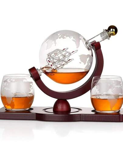 Set Decantor Glob Pământesc Elindor® Whiskey cu 2 pahare gravate, suport din lemn, transparent
