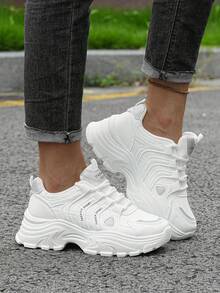 Flipark [Item popular e chamativo] Tênis chunky bege com sola grossa e contraste de cores! Aumenta a altura e afina a silhueta, calçado feminino versátil e indispensável para o estilo urbano. 1 par de tênis feminino casual, esportivo, leve e respirável. - Branco - Ver 3