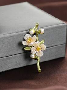 1pc Peach Blossom Brooch, Elegant Exquisite Creative High-End Brooch, Versatile Accessory For Women's Clothing - White - View 1